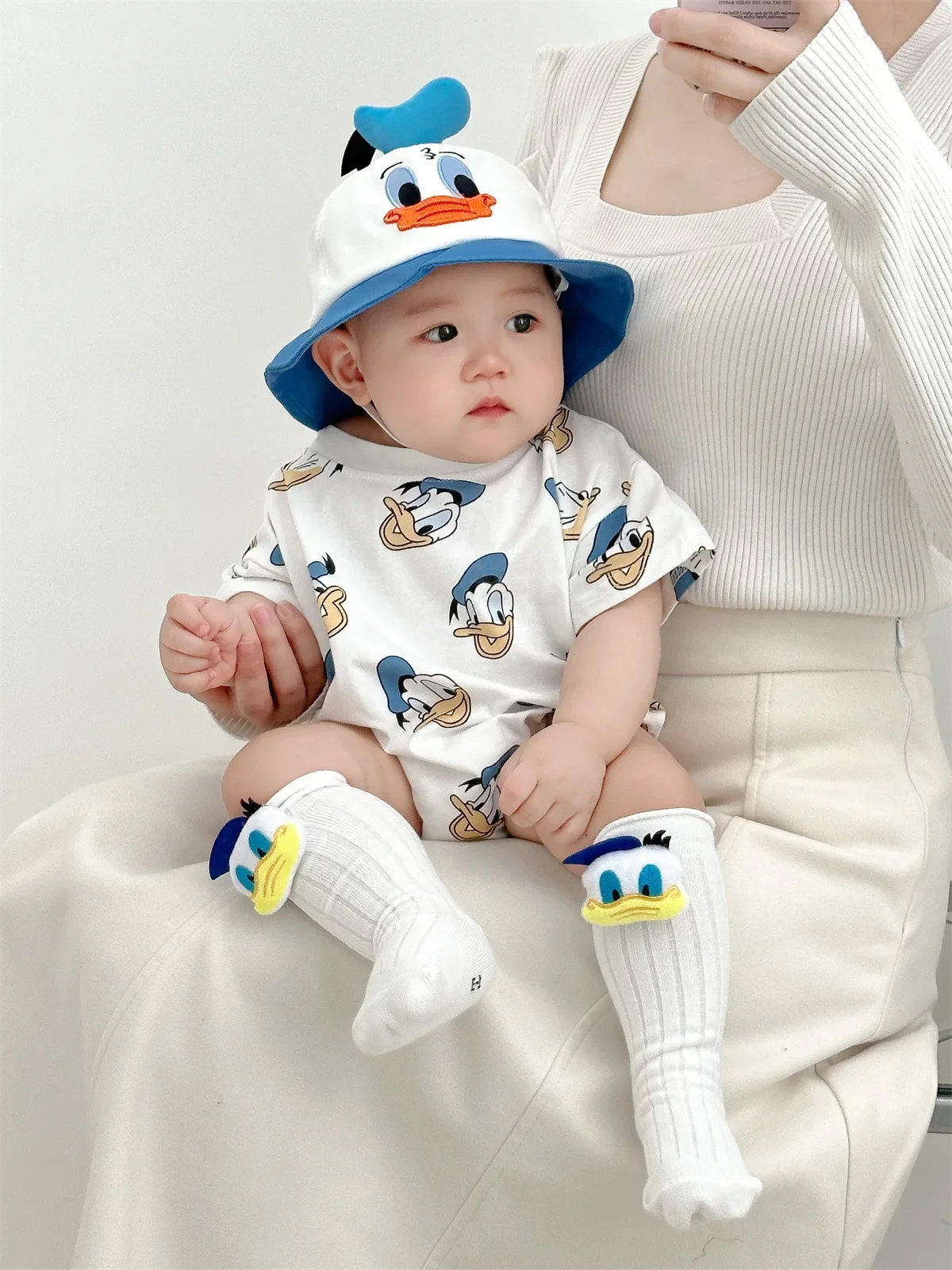 

Disney Donald Duck Kawaii Bucket Hat Cartoon Cute Hat for Babies A Cotton Soft and Comfortable Outing Dress Baby Gift for Mother