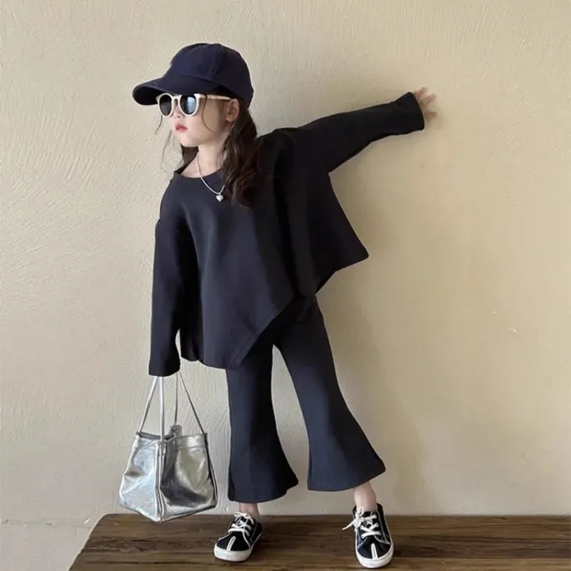 

Girls Autumn Clothing Set New Children's Fashion Long sleeved Sweater Flare Pants Baby Fashionable Black Two piece Set