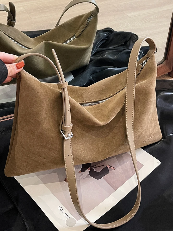 Sac à bandoulière en daim marron pour femmes, grande capacité
