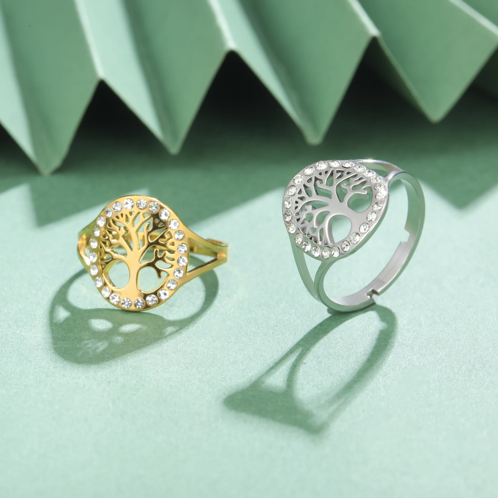 Conception de spoo | Bague argentée à feuilles ouvertes, feuilles vintage, taille réglable (wrap) | bague en argent 925