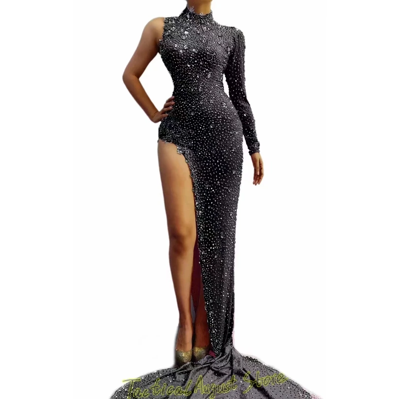 Рисунок 3 - Женское платье с высоким разрезом