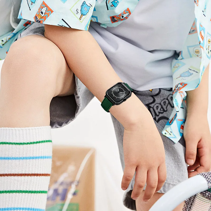 New square waterproof quartz watch men and women the same type of young students silicone belt glow-in-the-dark fashion electron