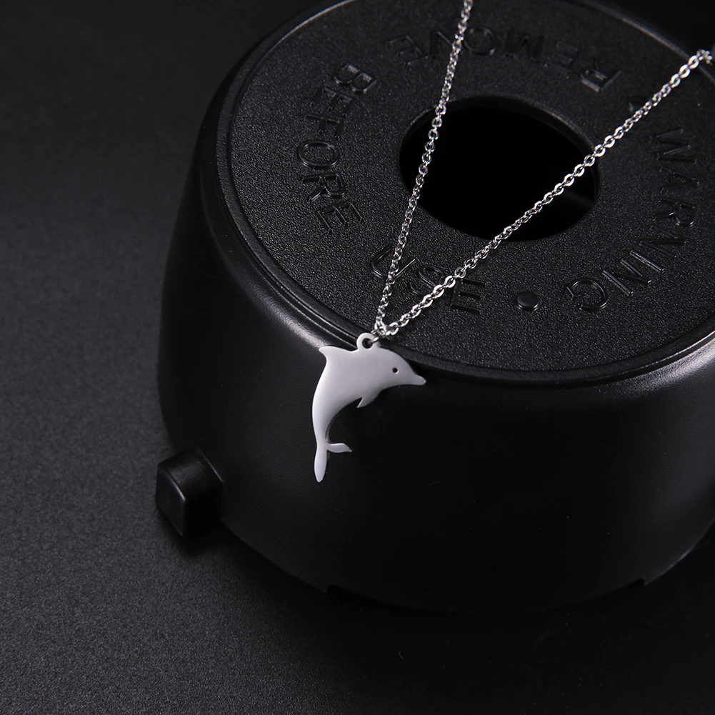 Amaxer Dolphin Necklace styling
