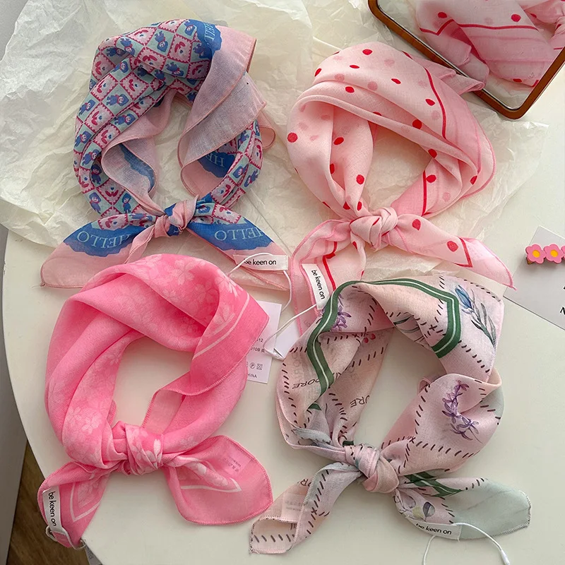Elegant Women's Artistic Silk Scarf - Retro Floral Design, Breathable and Versatile