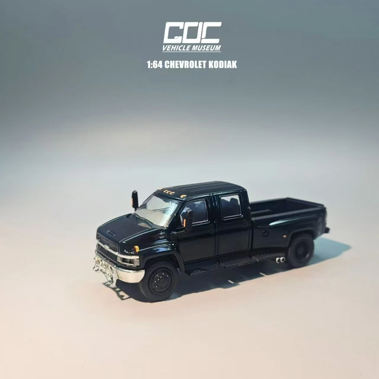GOC 1:64 Kodiak White /GMC Topkick Limited450 Diecast Model