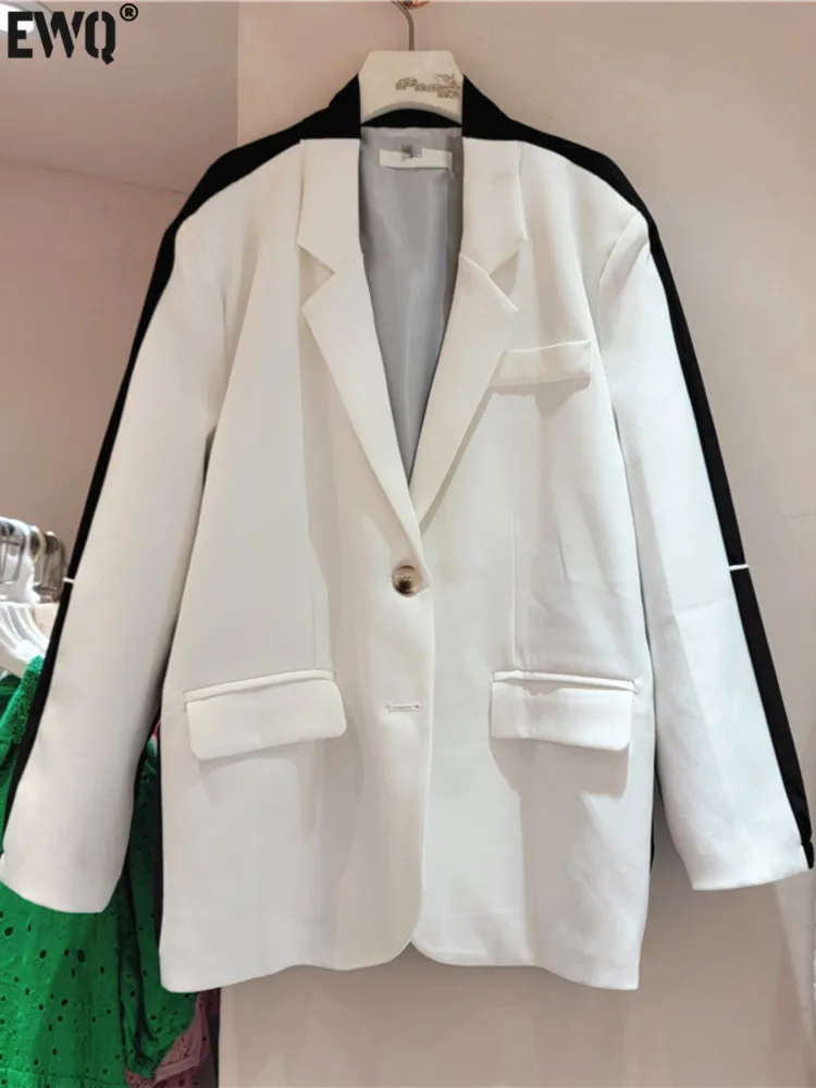 

[EWQ] Long Sleeved Women Clothing Black And White Stitching Suit Jacket 2023 Autumn Contrast Color Design Loose Beautiful Coats