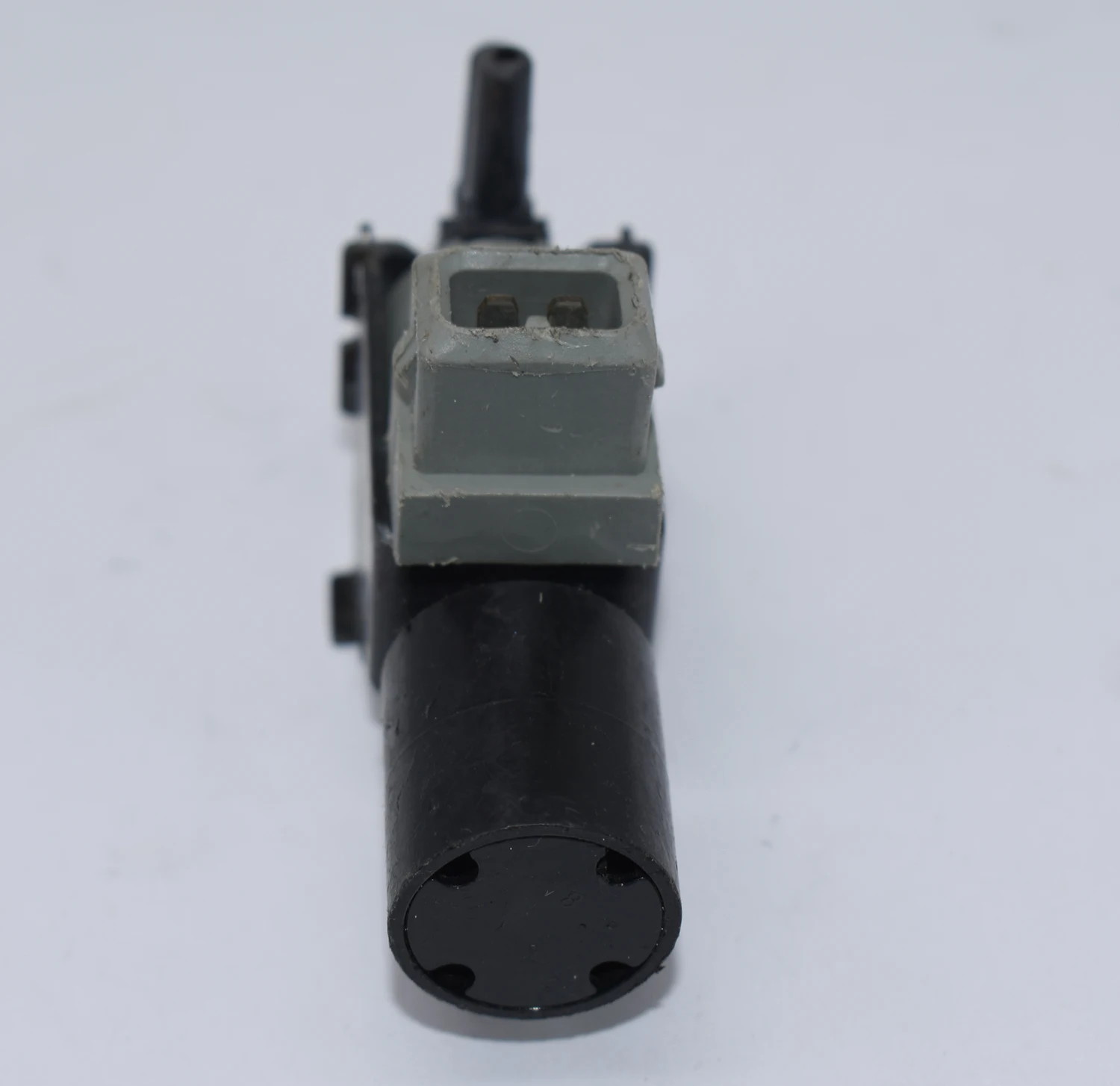 Original Canister Purge Solenoid Vacuum Valve 8-94384336-0 184600-0820 Fit Isuzu