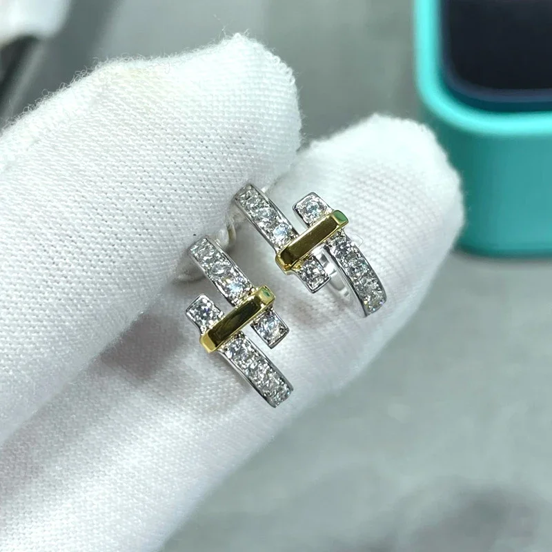 

Серьги женские из серебра 925 пробы с объемным крестом