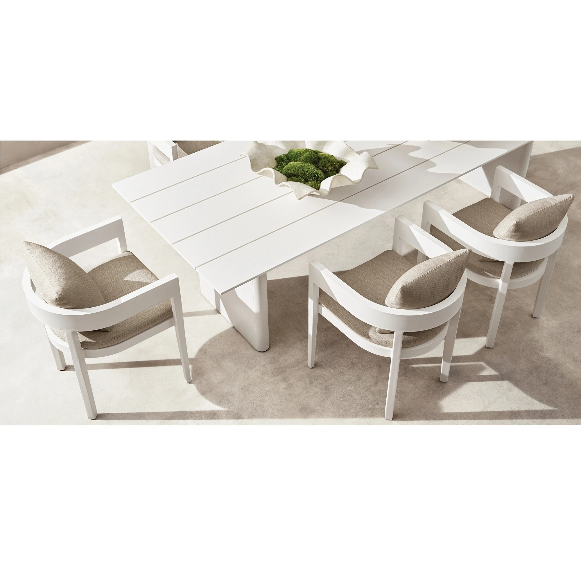 Modern Luxury Home Courtyard Patio Metal Garden Table and Chairs Aluminium Outdoor Dining Set