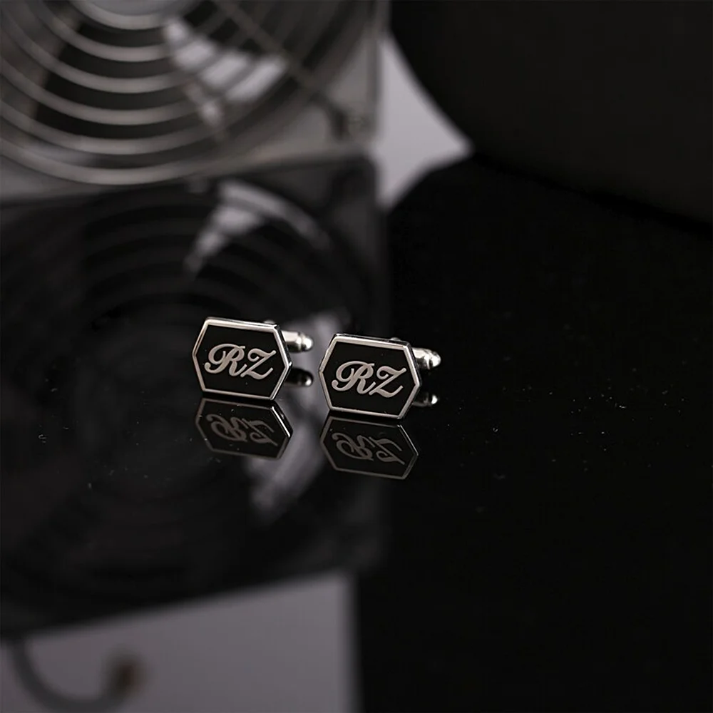 Рисунок 3 - Индивидуальные запонки с именем для мужчин