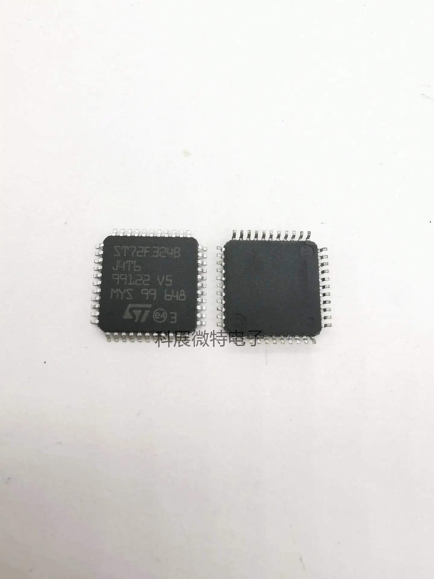 

Оригинальный Новый встроенный чип ST72F324BJ4T6 72F324BJ4T6