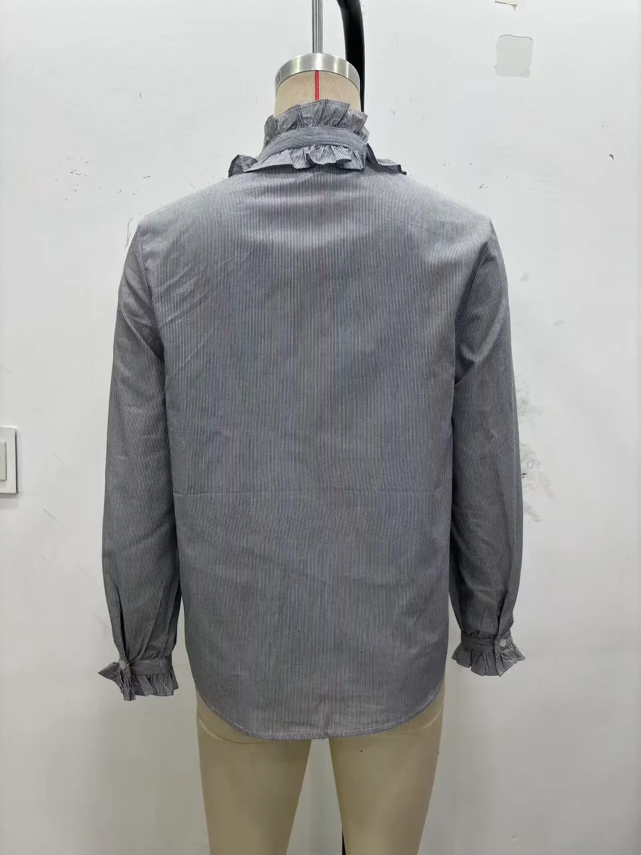 HH Frau Elegante Rüschen Dekoration Lange Ärmel Lose Hemd Weibliche Pendeln Spitze-up Streifen einreiher Herbst Frühling Tops – Detail 3