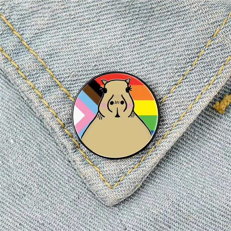 Capivara engraçada Esmalte Lapel Pins Capivara bonito lendo jornal em  Toiletting Broches Animal dos desenhos animados Metal Badge para mochila -  AliExpress