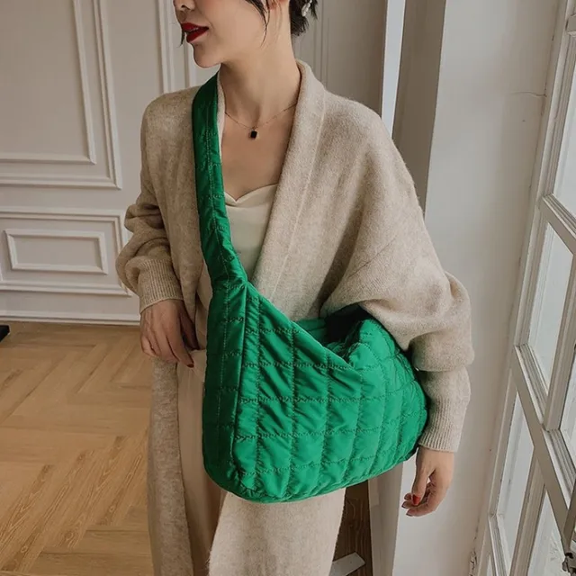 Woman's Luxurious Quilted Lattice Pattern Shoulder Bag
