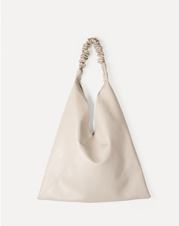Borsa a spalla da donna plissettata con texture premium elegante_voghion.com