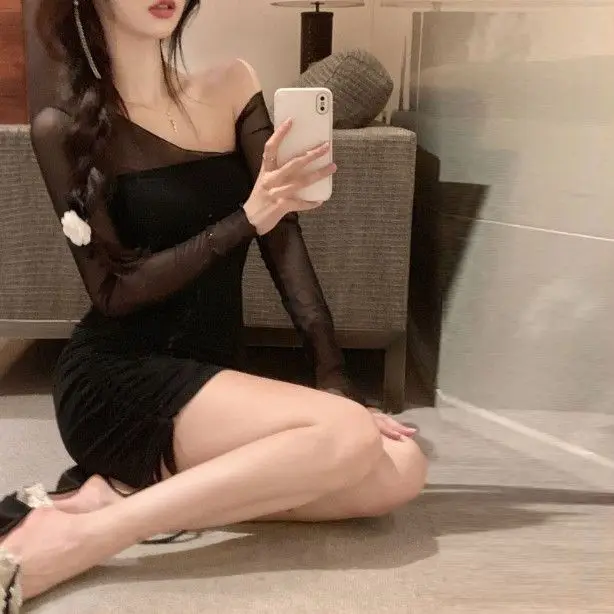 Hot Girl Wears Long-sleeved Little Black Dress for Women, Sexy Mesh Dress, Pleated Slim Hip-hugging Skirt for Women in Summer