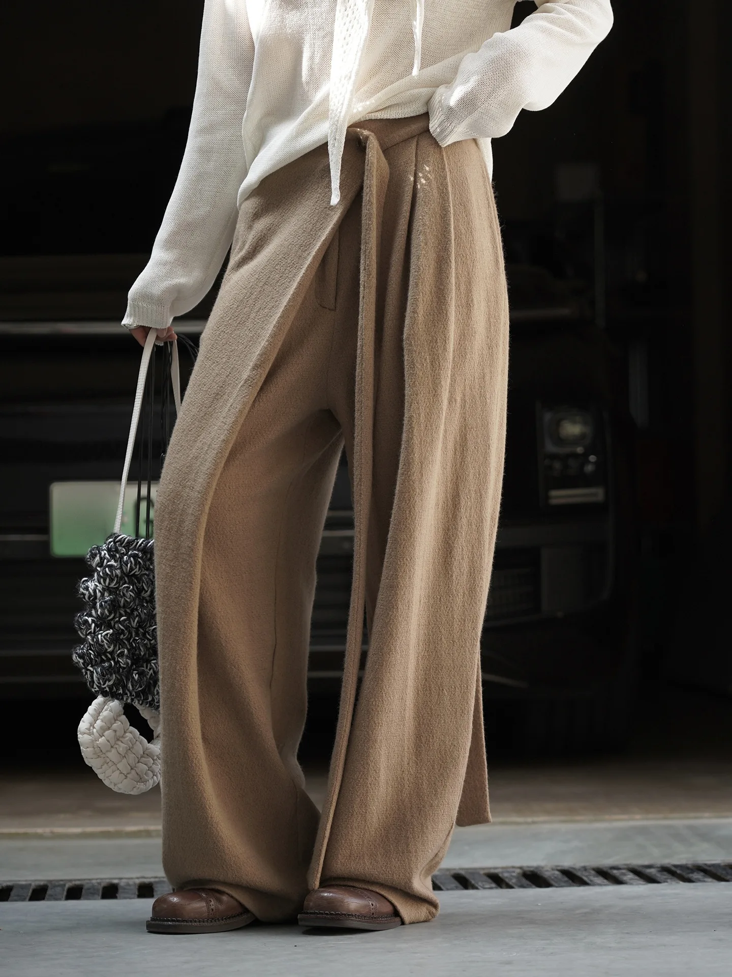 Fashionable light and mature style with slanted placket and tied Western pants, loose and trendy pants for women