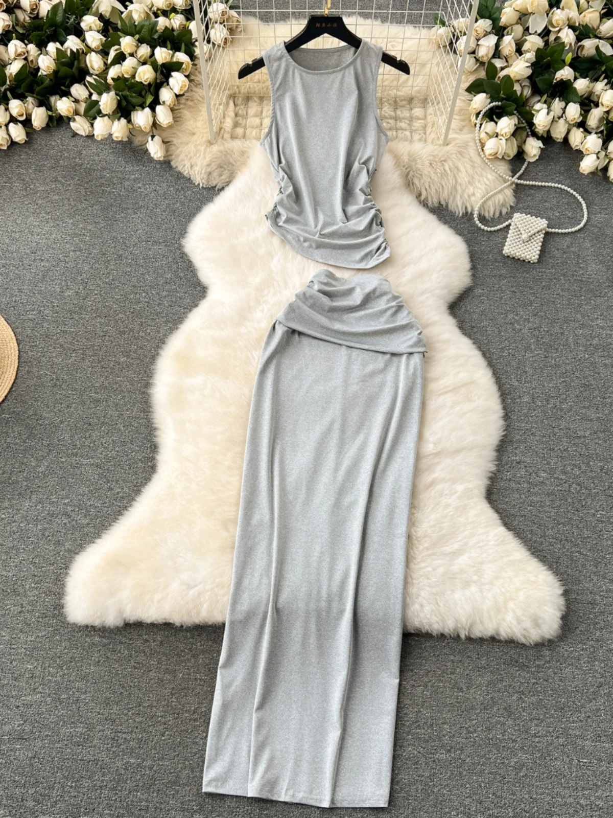 

Женский Повседневный костюм Foamlina, комплект из двух предметов, однотонный укороченный топ без рукавов с круглым вырезом и длинная облегающая юбка с высокой эластичной талией