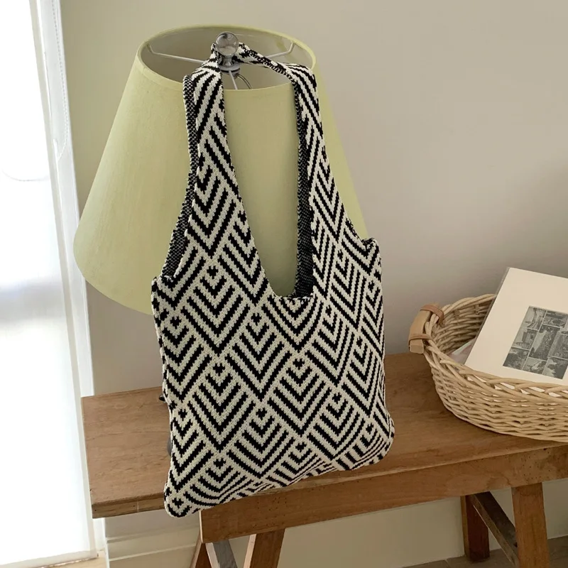2025 Original Design Contrasting Black and White Simple Striped Woven Bag Commuting Casual Large Capacity Bag Versatile Tote Bag