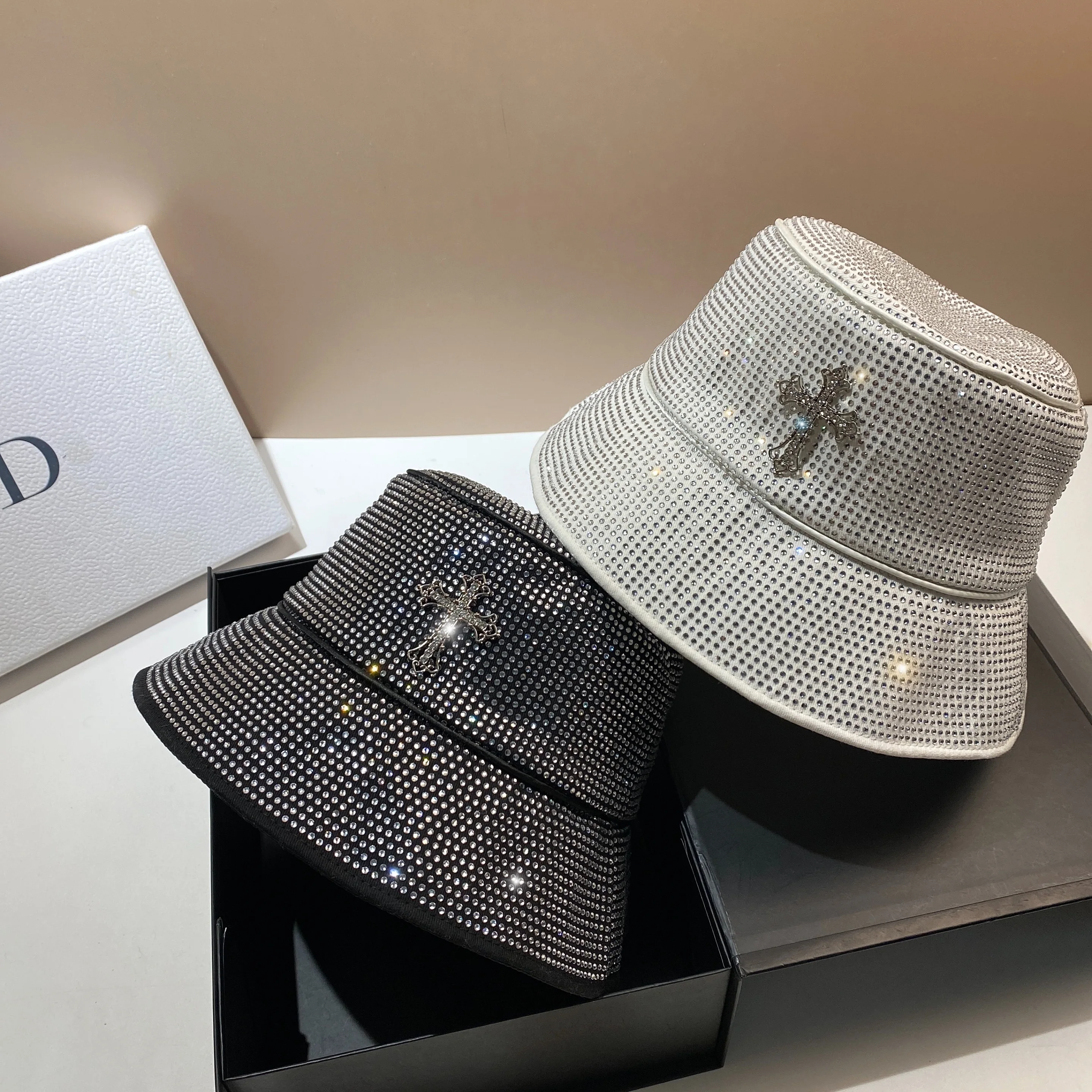 

Весенне-летняя новая Кепка для рыбалки с перекрестными стразами модная вогнутая Повседневная Женская кепка для улицы с защитой от солнца