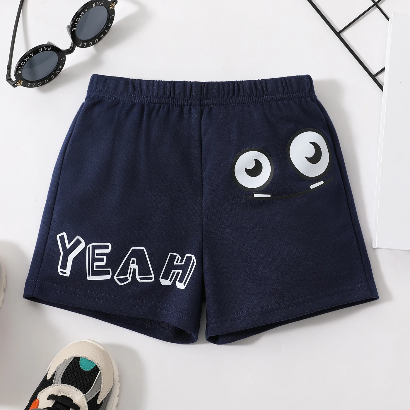 Надпись shorts. Надпись shorts