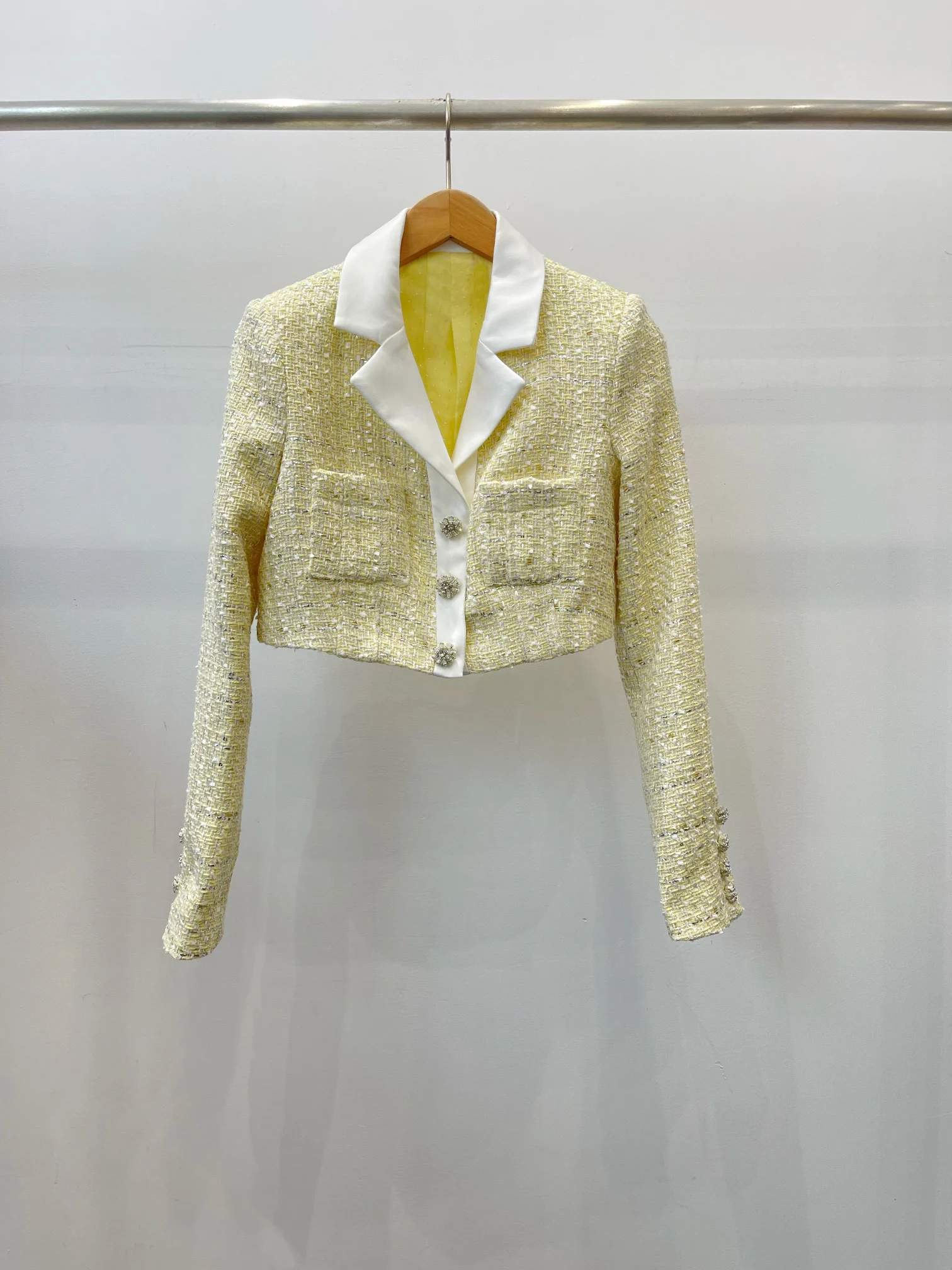

2023Early autumn new cream yellow light fragrance short jacket, with the same skirt6.10