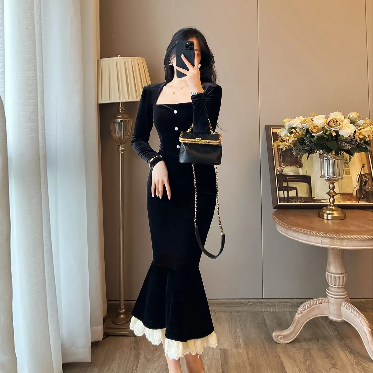 فستان مخمل أسود طويل