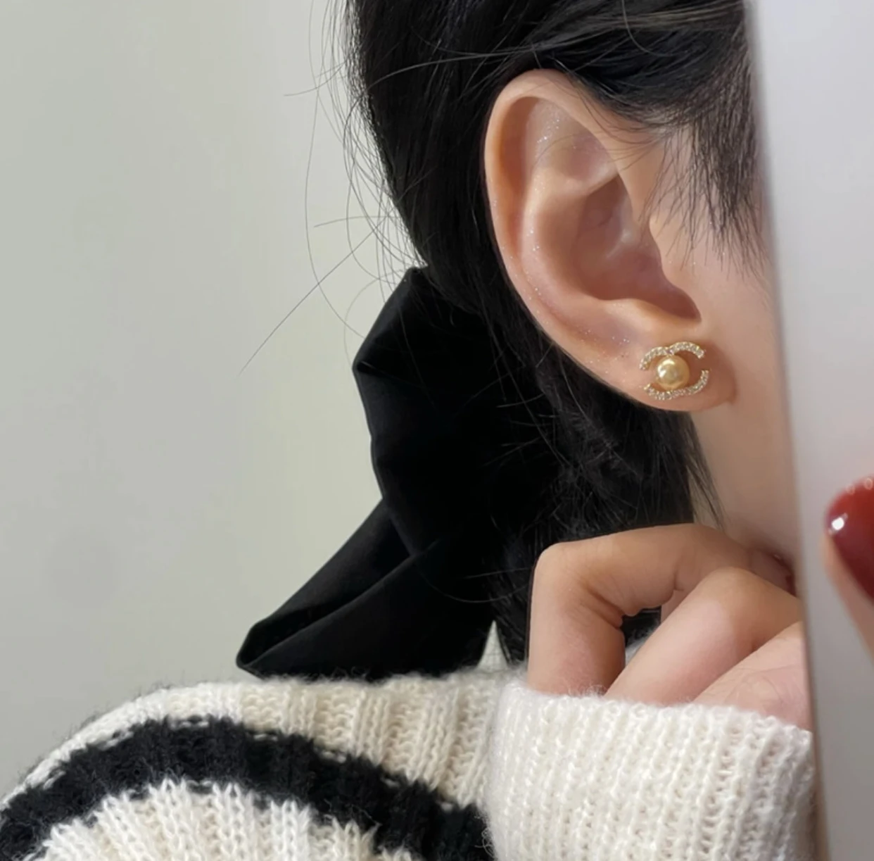 Luxury French little fragrance with zircon letter pearl earrings and studs for women high-end, versatile fashion earrings 3