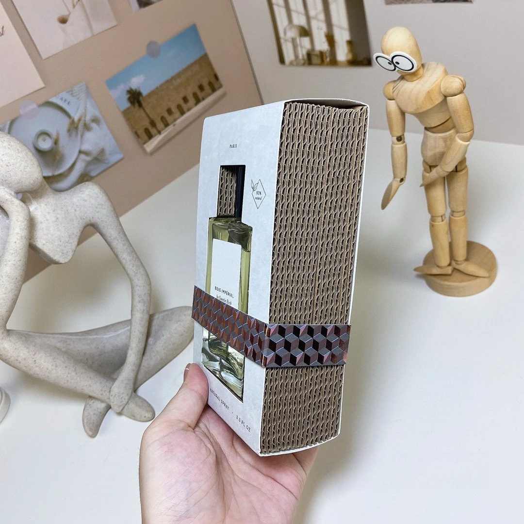 Unisex fragrance packaging for Wood Imperial