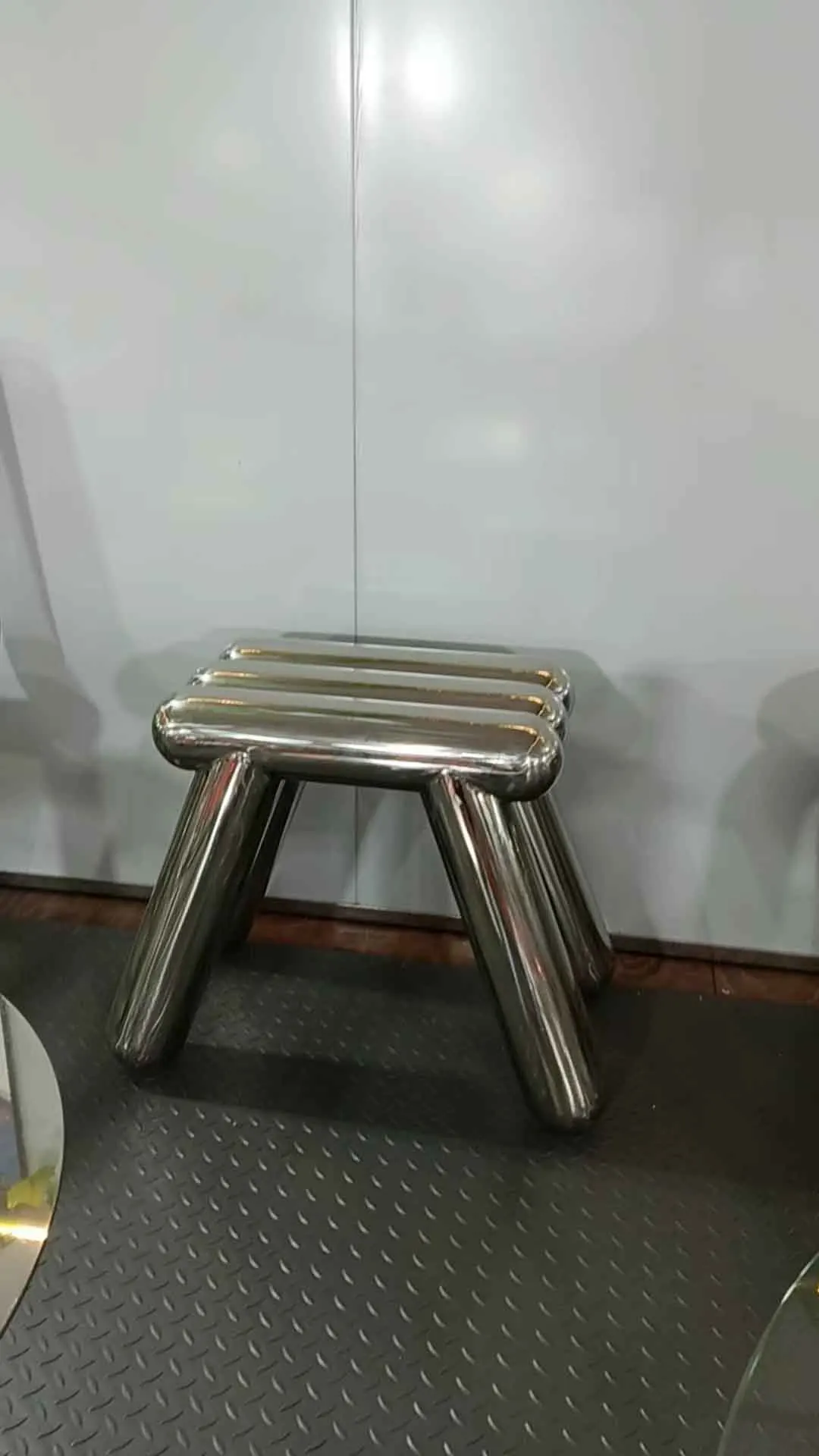 Edelstahlhocker, Schuhwechselhocker für zu Hause, Fußhocker, Metallsitze, luxuriöser Kunsthocker, Freizeitstuhl, nordische Möbel, individuell gestaltet – Detail 10