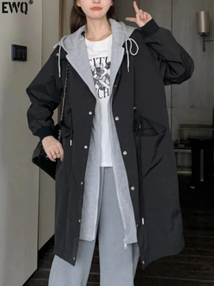 

[EWQ] Korean Style Fake Two-piece Black Casual Hooded Trench Jacket Fashion Loose All Match Coat Women 2024 Spring Autumn 6U7679