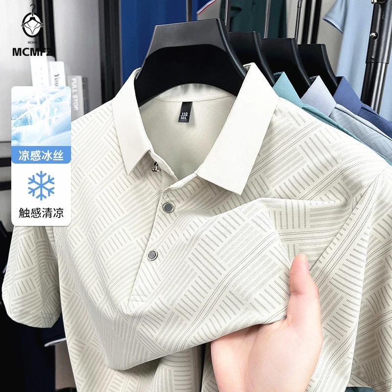 Polo casual da uomo a maniche corte con motivo geometrico in rilievo, colletto con bottoni, top estivo traspirante - immagine 2
