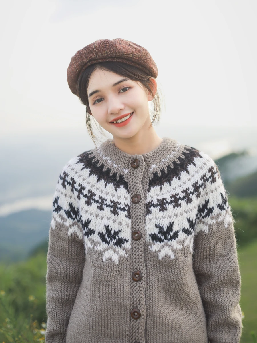

100-110cm Bust Spring Autumn 2023 Women Hand Knitted Fair Isle Handmade Knitted Thick Warm 100% Wool Sweater Coat Cardigans