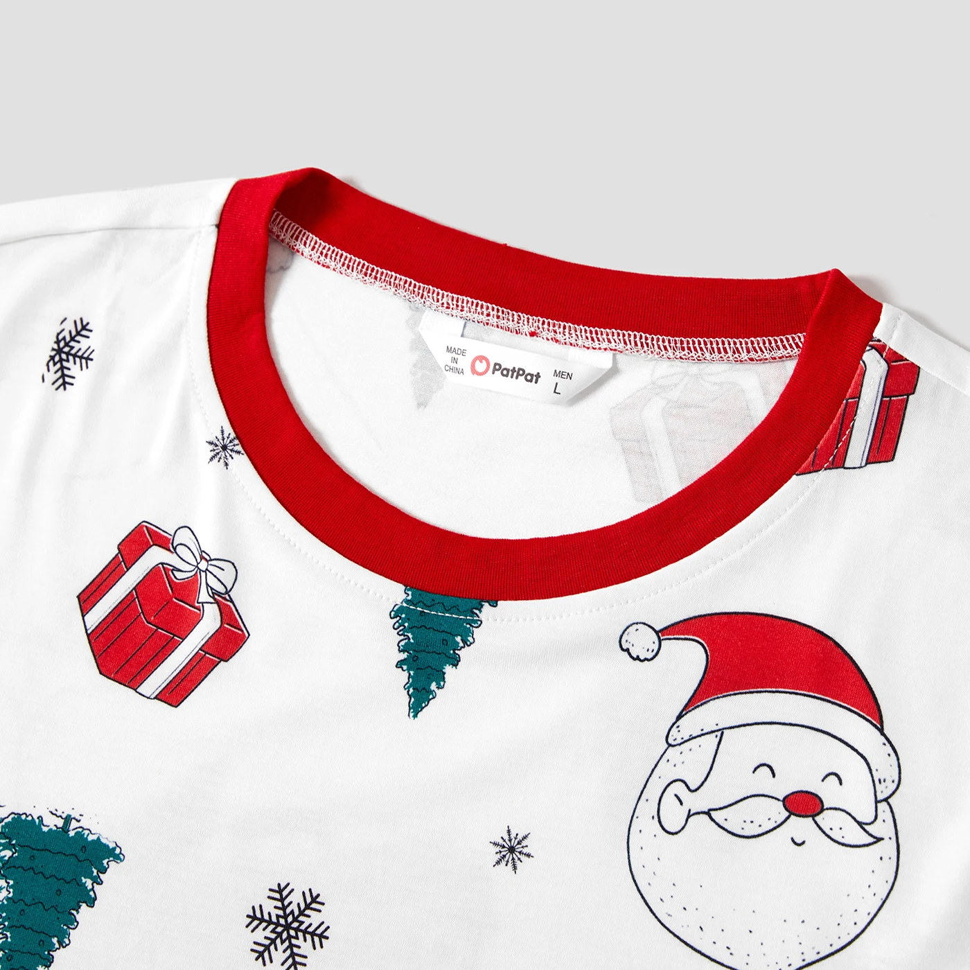 thumbnail image 3 of Conjuntos de pijamas a juego para toda la familia con estampado de Papá Noel y baúl navideño (resistentes al fuego), 3 of 5