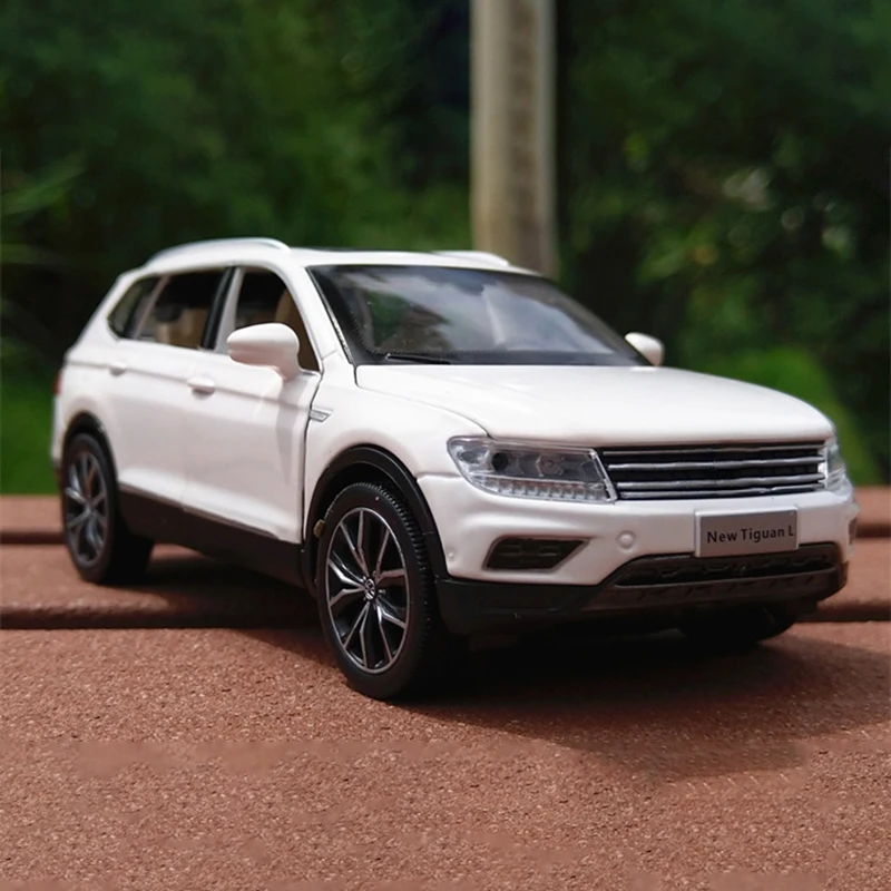 

Diecast Alloy 1:32 Scale Tiguan L Off-road Vehicle SUV Car Model For Adult Classic Collection Gift Display Souvenir Ornament