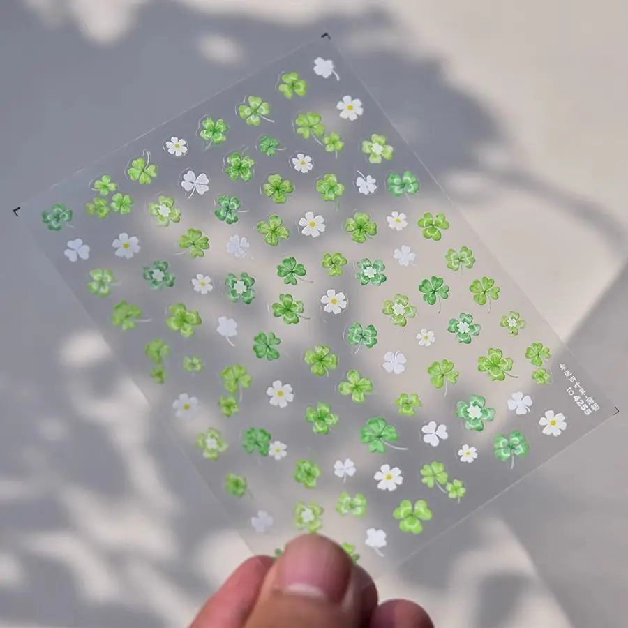 1장의 자체 접착식 네잎 클로버 네일 아트 스티커, 우아한 꽃무늬 매니큐어 장식, 독특한 선물 아이디어