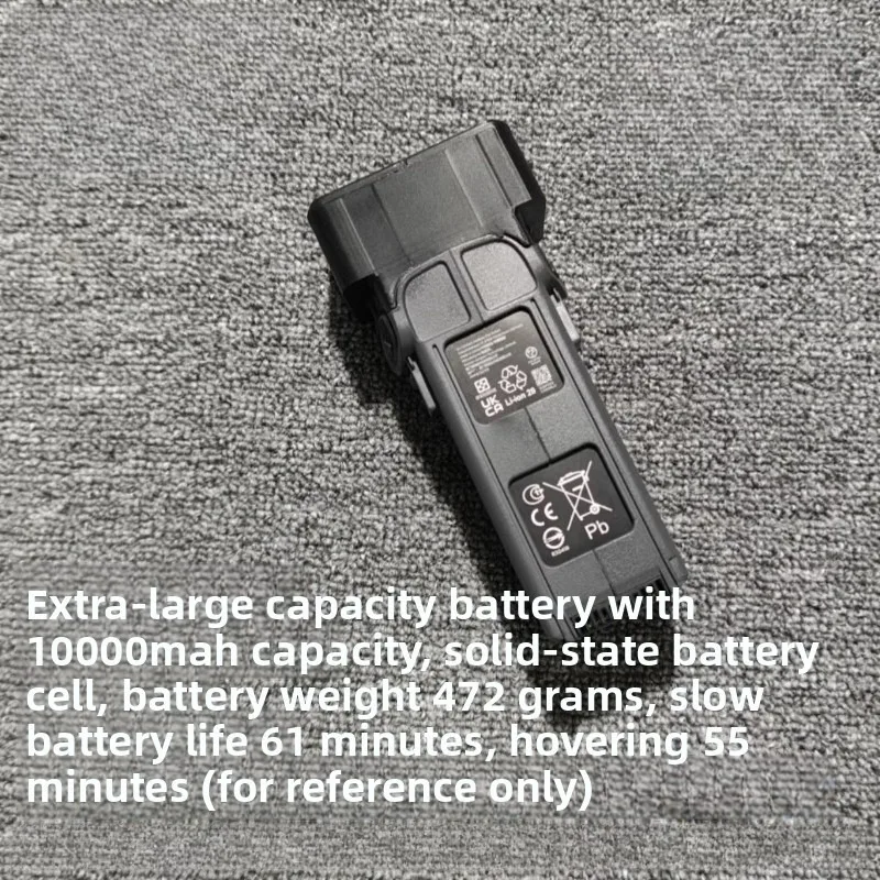 Gros plan sur les connecteurs dorés de la batterie intelligente haute capacité pour DJI Mavic 4 Pro.