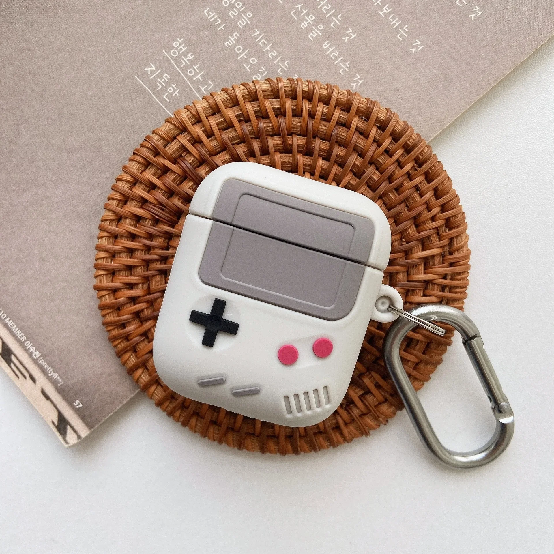 غلاف حماية سماعات AirPods بتصميم GameBoy الكلاسيكي...