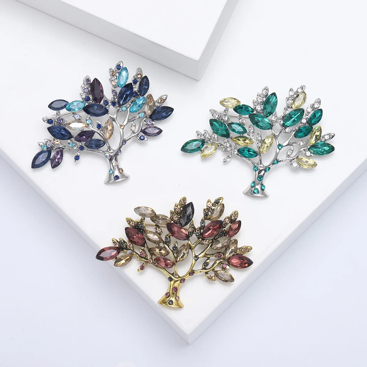 

Rhinestone Tree Brooches For Women Men 3-color Vintage Crystal Fortune Lucky Tree Party Office Clothing Coat Accesories Pin Gift
