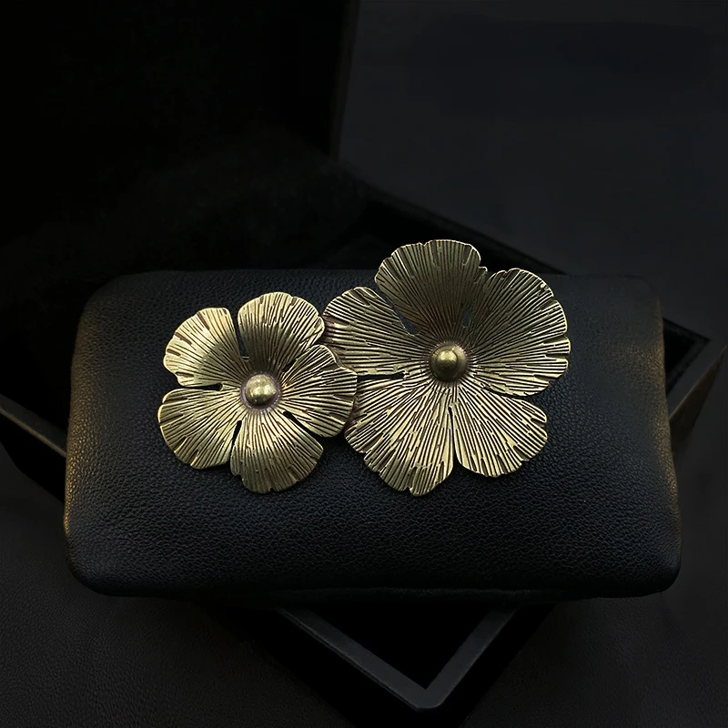 Simple Elegant Vintage Flower Brooch Women's High-End All-Match Luxury Brooch Pin Suit Coat Accessories Jewelry Pins Party Gift