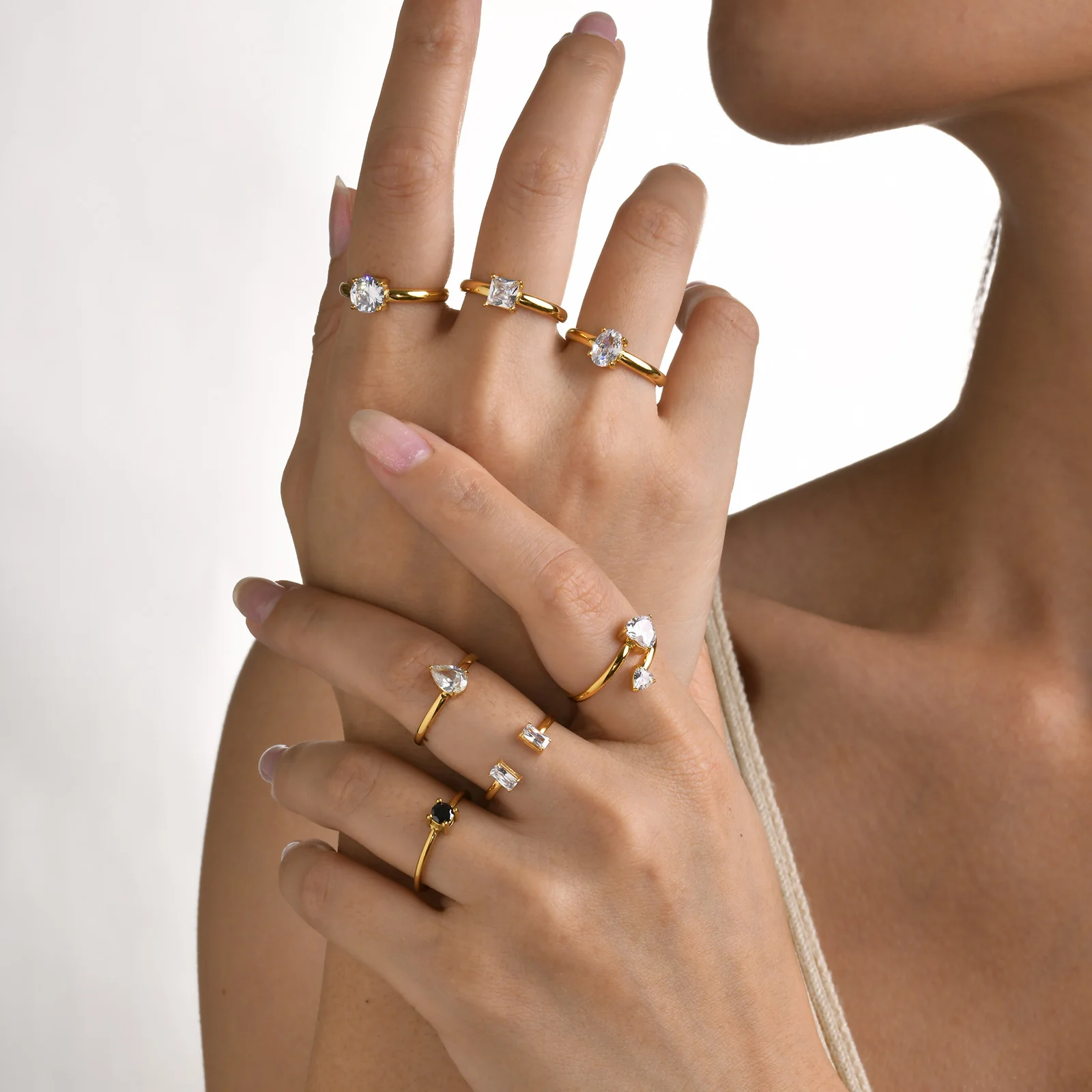 Vnox 여성을위한 절묘한 스파클링 큐빅 지르콘 약혼 반지, 골드 컬러 스테인레스 스틸 웨딩 밴드 손가락 선물 쥬얼리