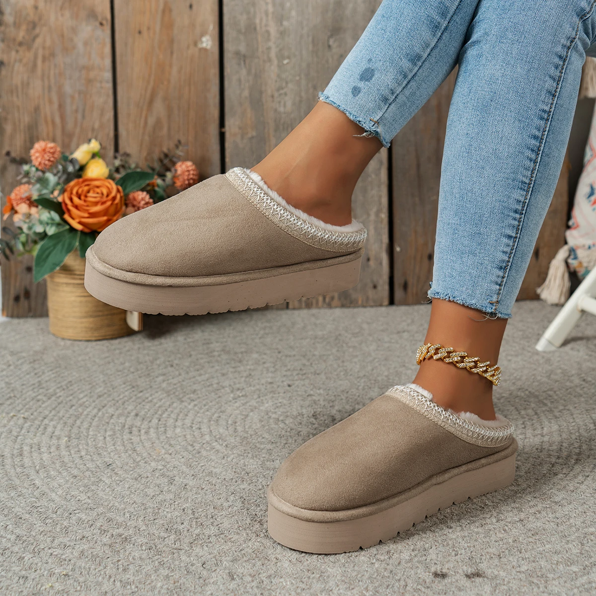 Simple, Fashionable and Versatile Light-Colored Women's Home Indoor and Outdoor Plush Soft Slippers 4