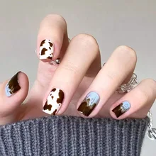 

2022 Blue Brown Gradient Short Cute Wearable Cow Pattern Fake Nail Finished Removable Nail Sticker Autumn and Winter False Nails
