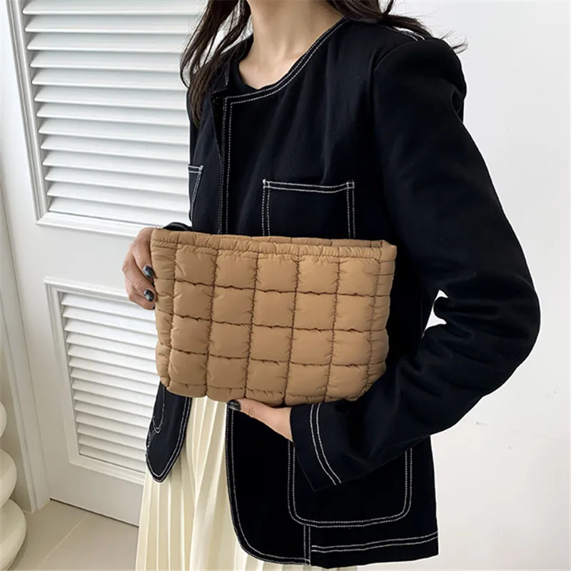 Autumn and Winter Fashionable Pleated Clutch Women's Bag Chic Storage Makeup Bag,  Versatile Stylish Soft Cotton Padded Clutches