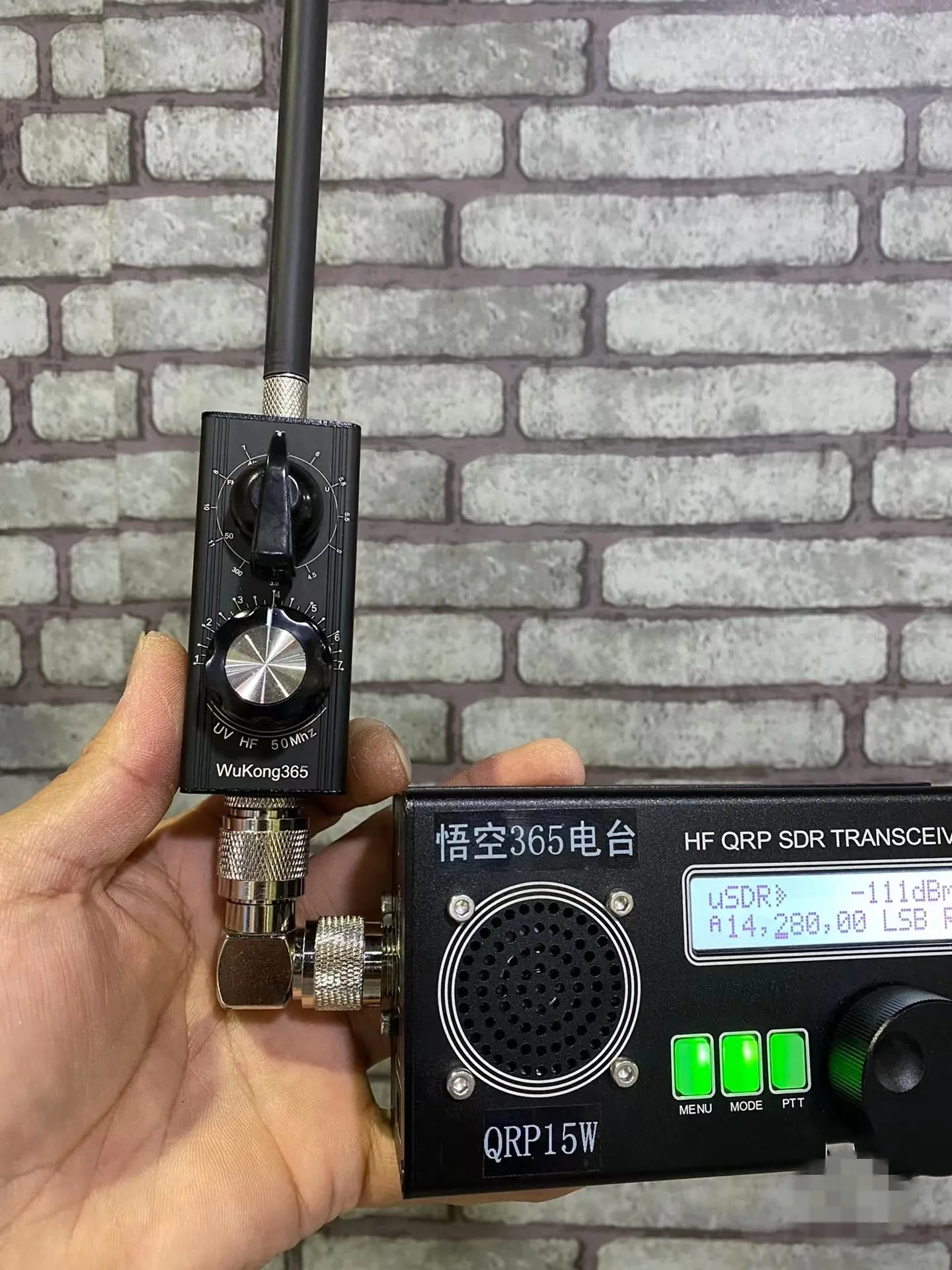 YAESU FT-817 HF/VHF/UHFトランシーバー Yaesu FT-817ND Compact Transceiver HF / 50 /144 / 430MHz All