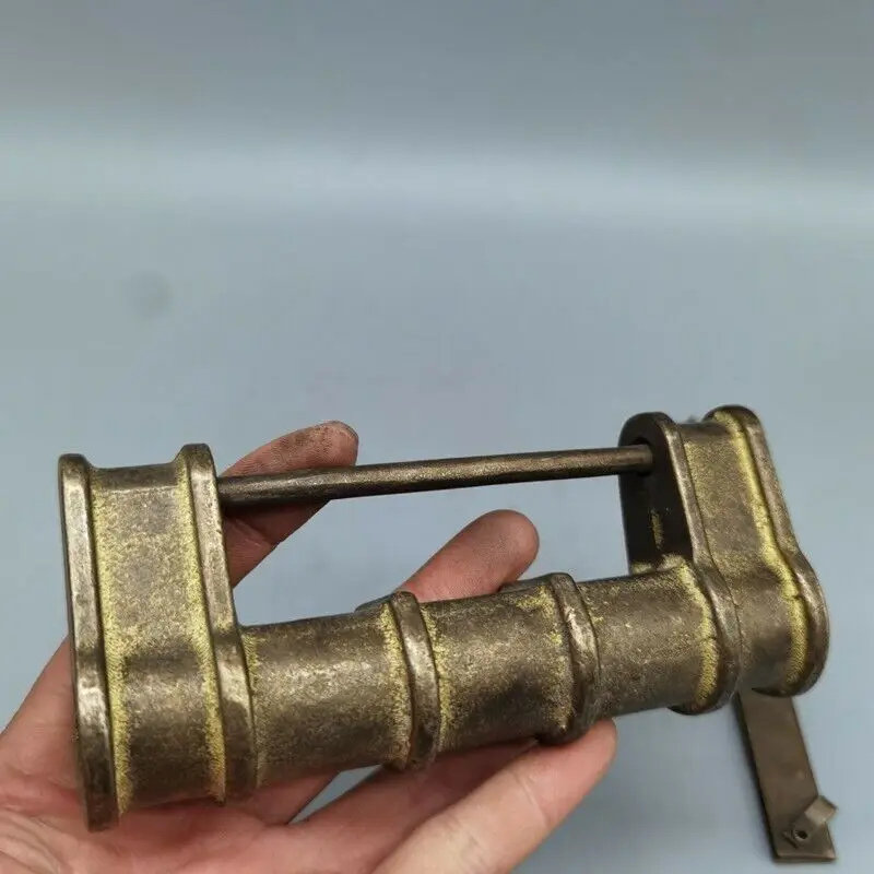 Exquisite Old Chinese Brass Copper Handmade Old Fashioned Lock Key Statue 3