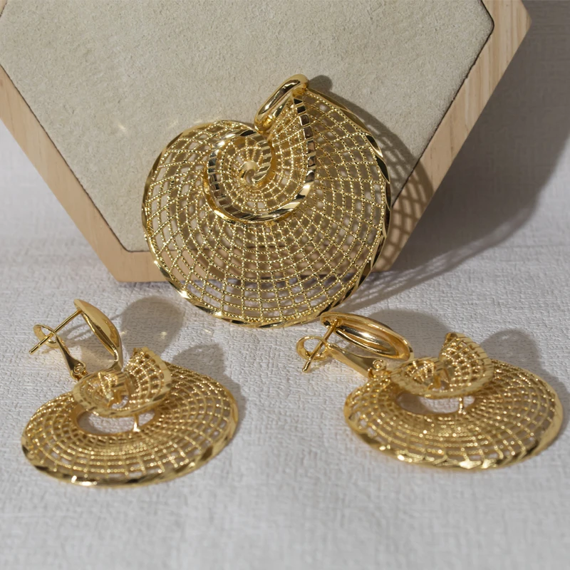 DubaiFashionJewelrySetsforWomenGoldenPlatedLargeHornEarringsandPendantBridal