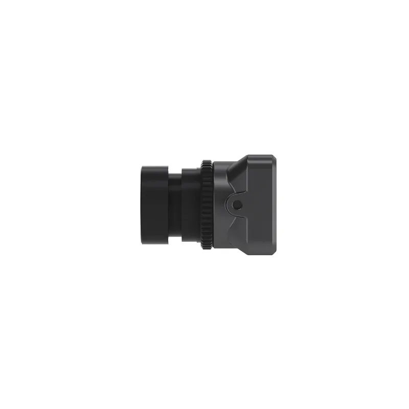 Caméra FPV Gazer avec vision nocturne couleur et zoom 3x pour drone, installée sur un drone posé sur une surface plane.