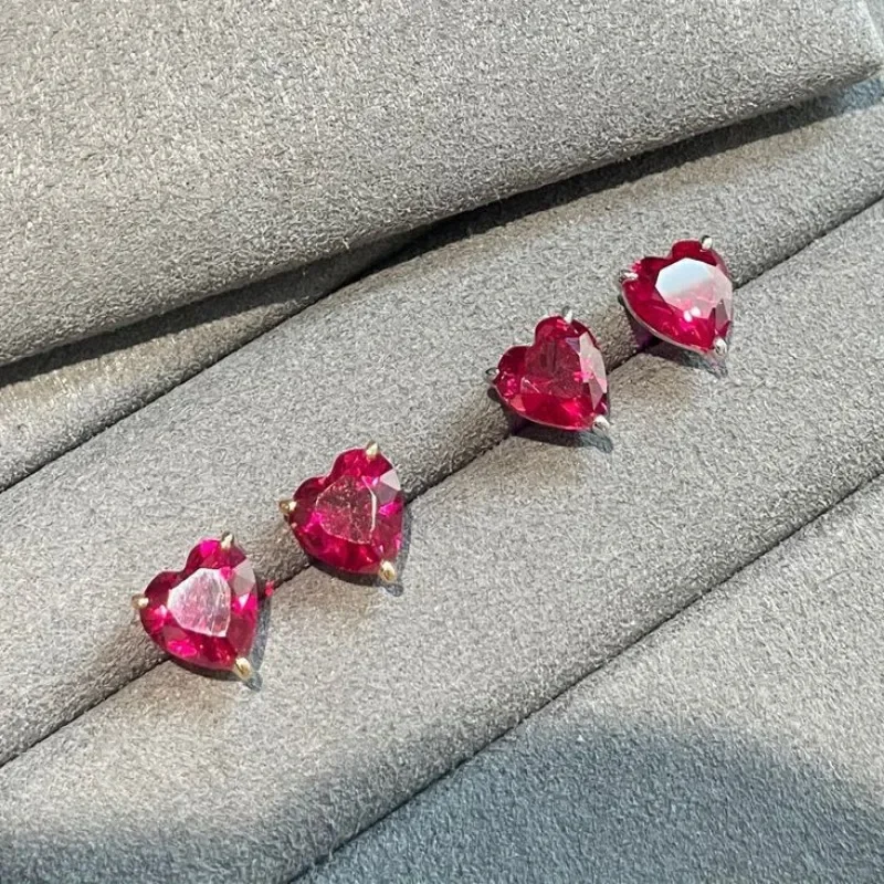 Orecchini a bottone semplici a forma di cuore in vero argento