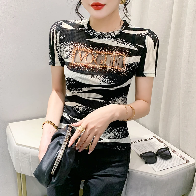 

2023 New Summer Clothes T-Shirt Chic Sexy Print Letter Patchwork Shiny Diamonds Women's Tops Short Sleeve Hand Made Tees 34013